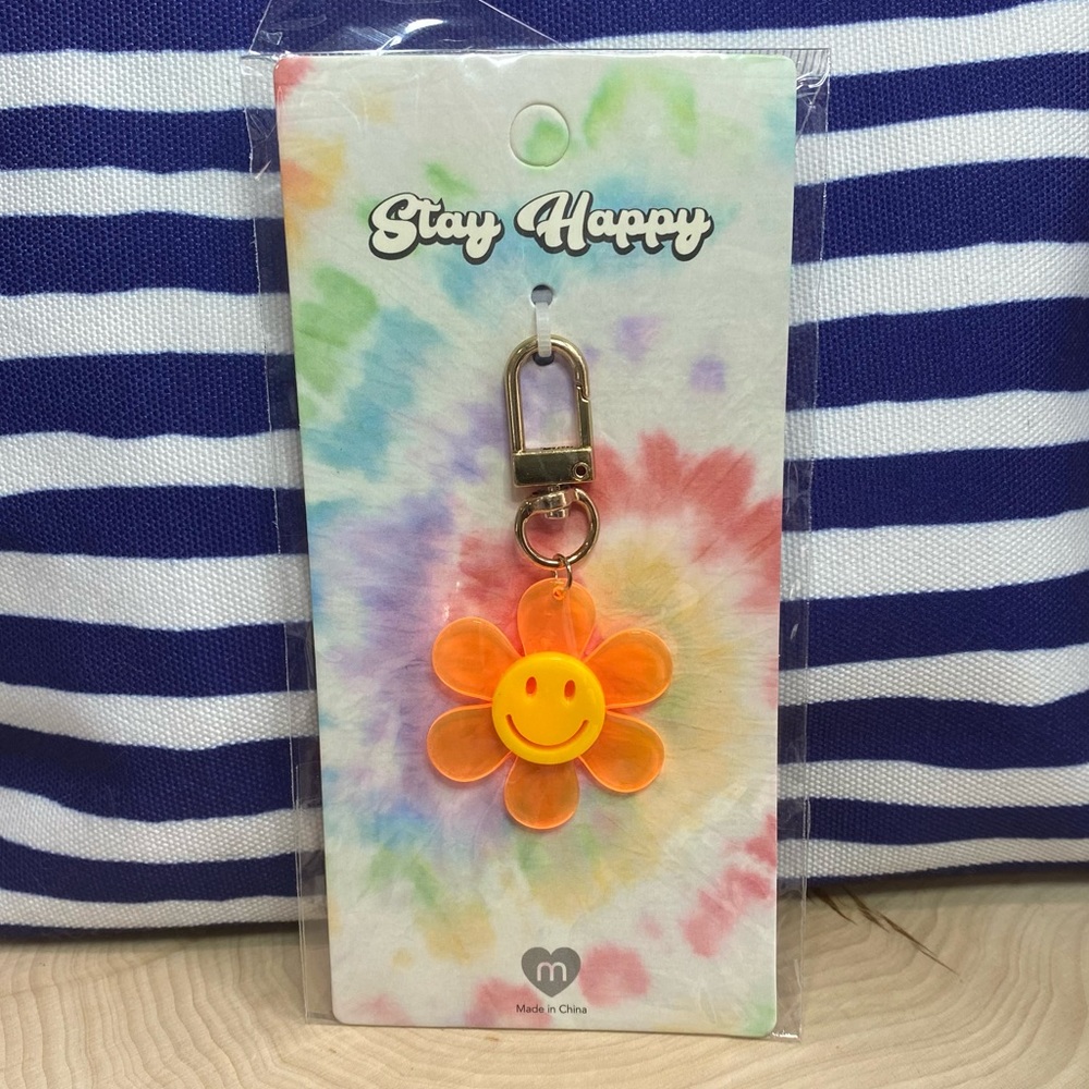 ❤️‍🔥10/$30❤️‍🔥Stay Happy 70s Style Daisy Smiley Face Keychain